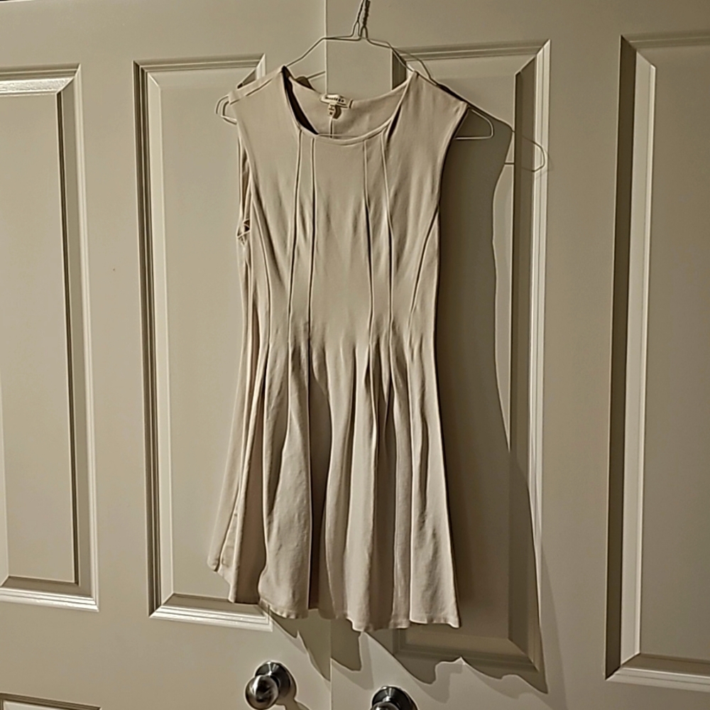 A simple white dress, sized:medium Brand: monteau